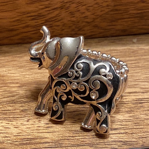 Women’s Fashion Silver Stretch Elephant Ring - NWOT - Picture 2 of 7